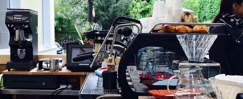 The Beans on Fire in Paris, specialty coffee cafe