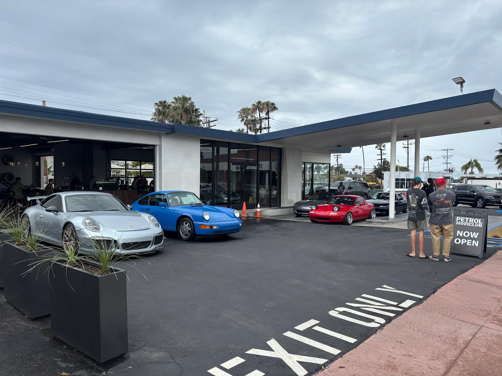 the petrol club, petrol-station cafe in san clemente
