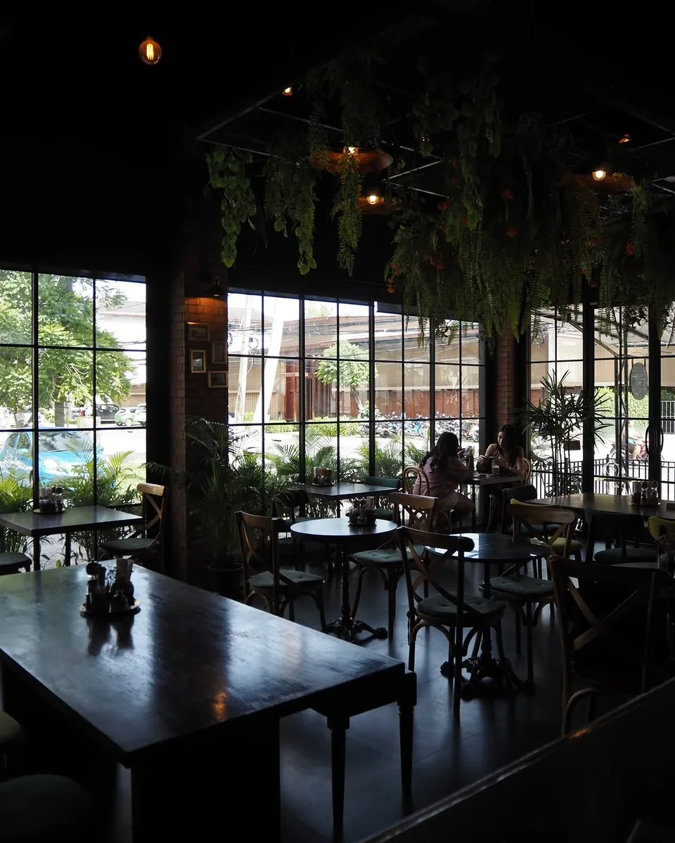 Toast Cafe Bar Lamai (via instagram)