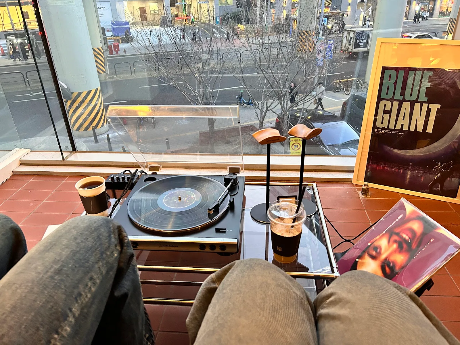 Vinyl Seongsu in Seoul, specialty coffee cafe