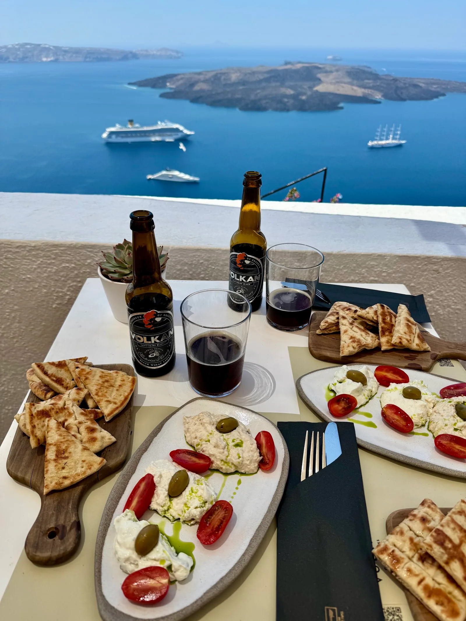 volkan on the rocks, clifftop cafe in santorini