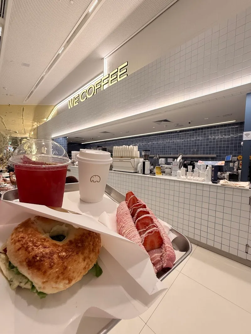 modern café counter with bagel, beverages, and cured meats display., we coffee shopping eldorado, são paulo