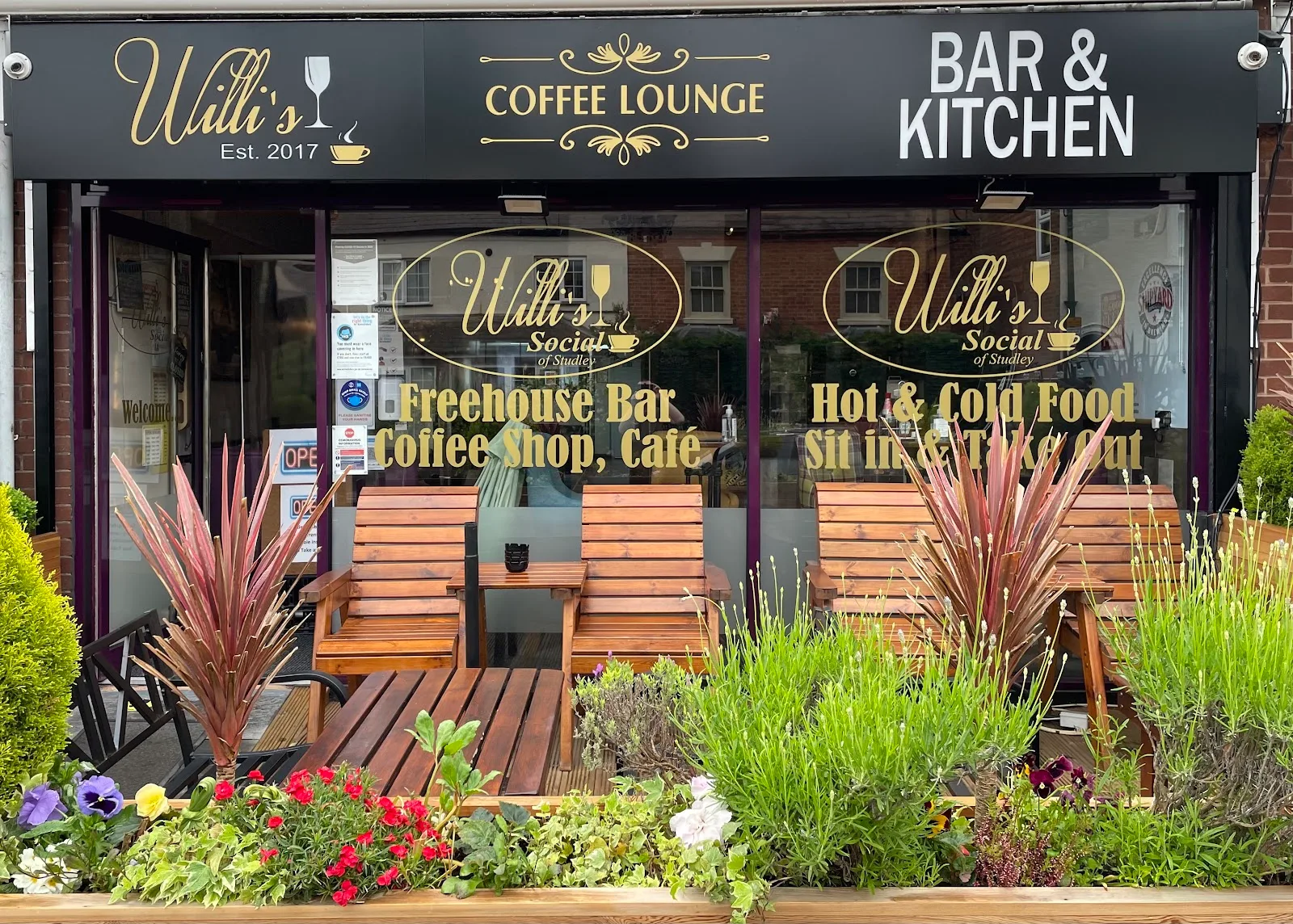 Willi's Coffee Shop, Bar & Kitchen